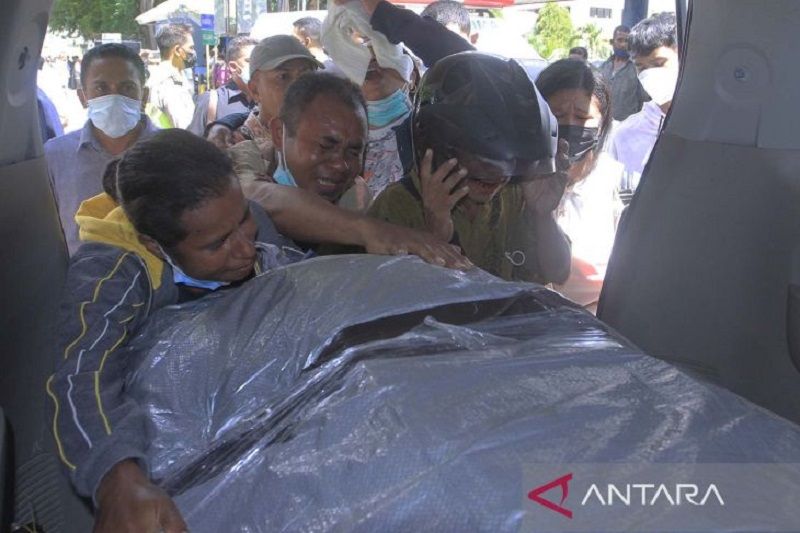 Kedatangan 18 jenazah korban kecelakaan truk di Papua Barat