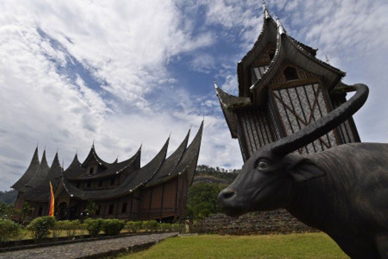 Wisata Budaya Minangkabau Istana Pagaruyung
