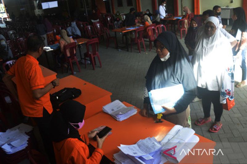 Penyaluran BLT minyak goreng di Makassar