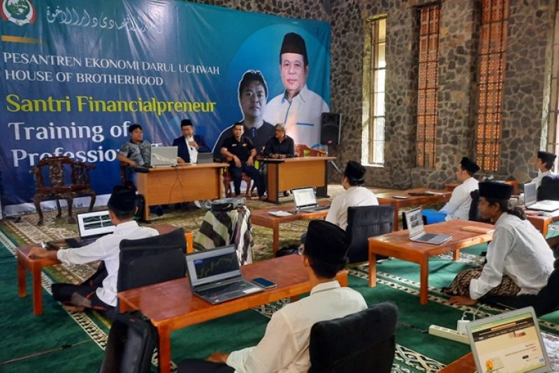 Pesantren Darul Uchwah Depok gelar pelatihan ekonomi digital untuk santri