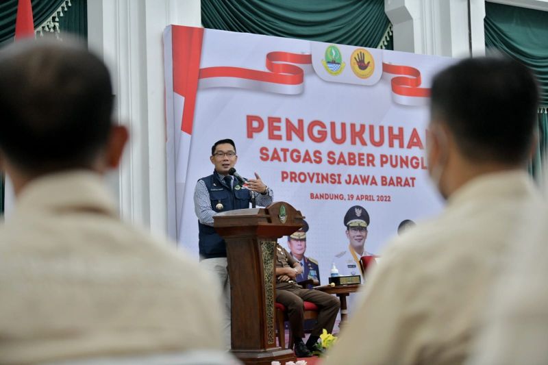 Lapor jika ada pungli berdalih THR jelang Lebaran, ujar Ridwan Kamil