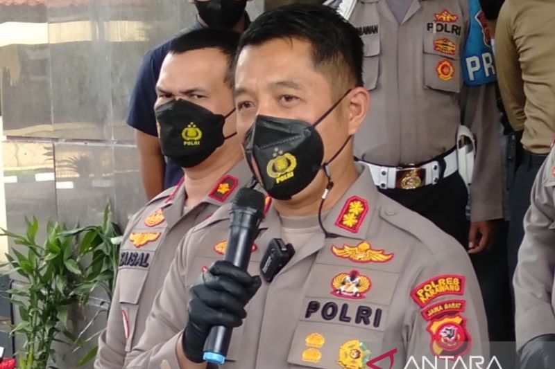 Polres Karawang turunkan personel di pasar tumpah jalur mudik Lebaran