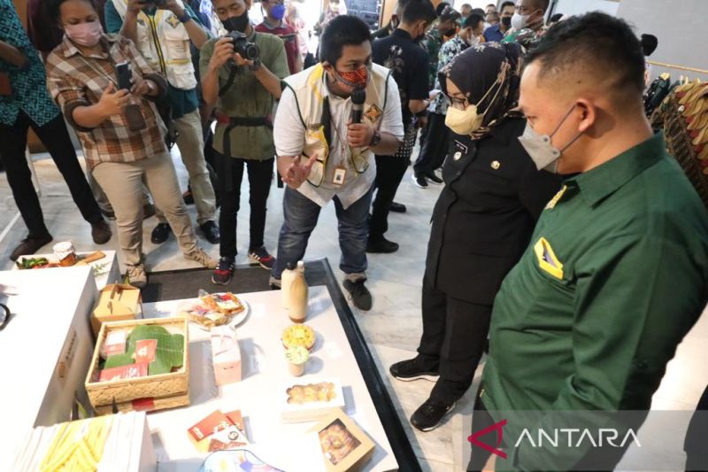 Bupati Bogor luncurkan buku panduan untuk pegiat ekonomi kreatif