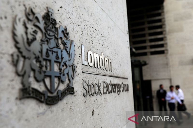 Saham Inggris ditutup menguat, indeks FTSE 100 bertambah 0,83 persen