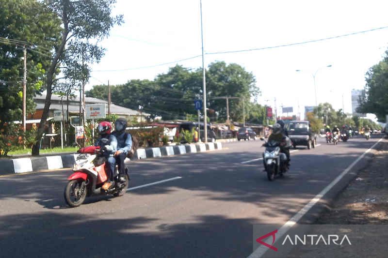 Pemudik bermotor mulai ramaikan jalur Pantura Cirebon