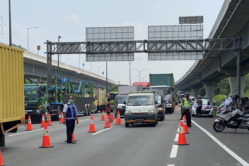 Simulasi ganjil genap KM 47 Tol Cikampek Utama terpantau lancar