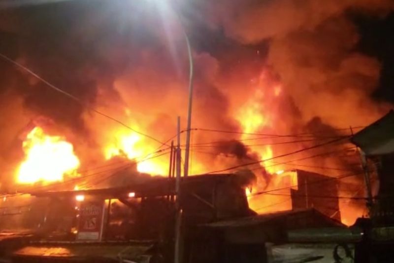 400 bangunan ludes terbakar di Pasar Gembrong Jakarta