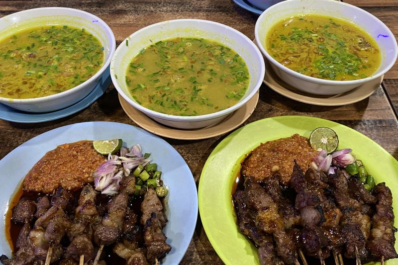 Empal Gentong khas Cirebon jadi primadona pengobat lapar pemudik