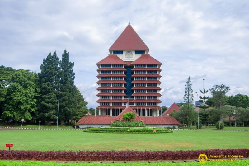 15 Lembaga kemahasiswaan UI dan ILUNI bagikan 2.700 paket sembako