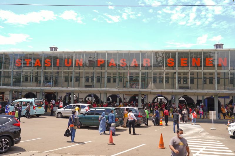 Stasiun Pasar Senen Mulai Ramai Pemudik