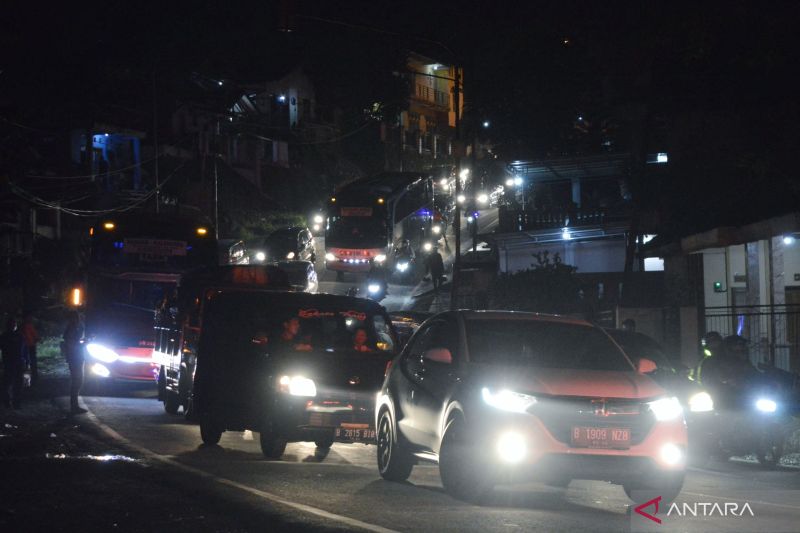 Arus mudik di Nagreg padat sejak Jumat sore hingga malam hari