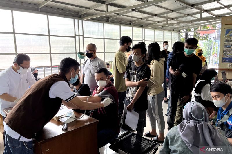 Terminal Cicaheum Bandung sediakan Posko Vaksinasi COVID-19 bagi pemudik