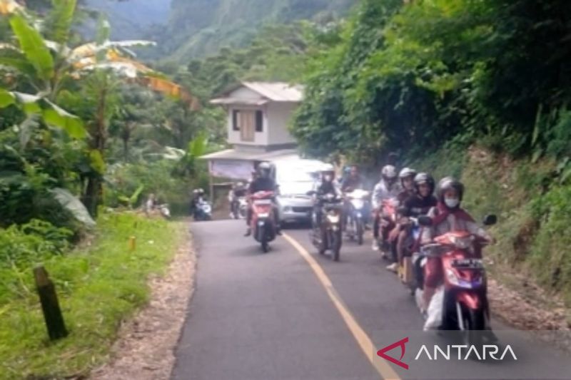 Volume kendaraan di jalur mudik selatan Cianjur meningkat