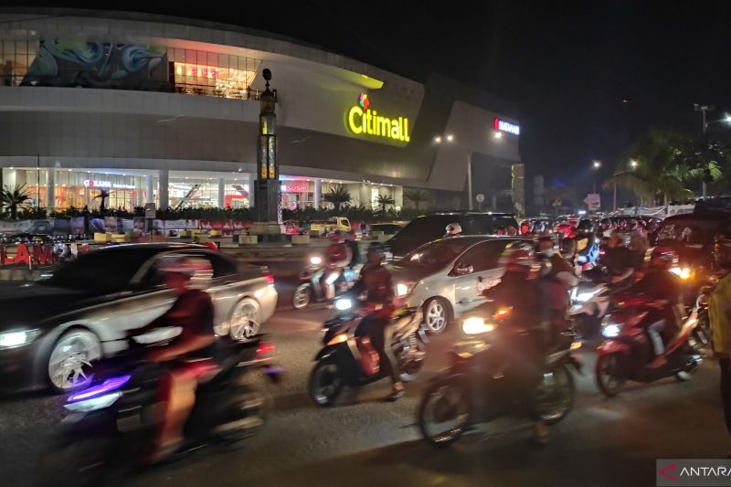 11.000 kendaraan pemudik  melintas Cianjur pada H-1 Lebaran