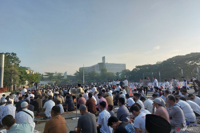 Warga antusias Shalat Idul Fitri di Lapangan Gasibu Bandung
