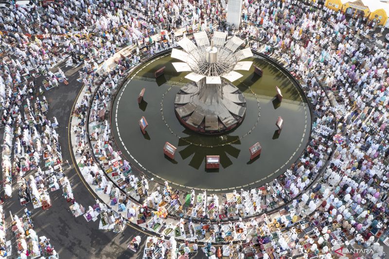 Shalat Idul Fitri di Bundaran Air Mancur Palembang