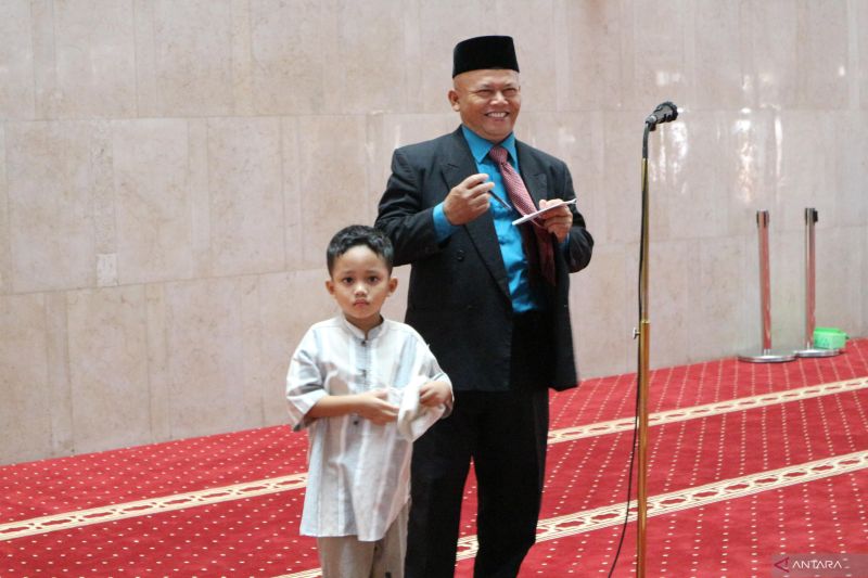 Spektrum - Anak terpisah hingga hasil renovasi Masjid Istiqlal yang membanggakan