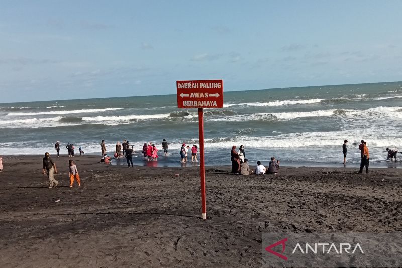 Sar Bantul Imbau Wisatawan Pantai Waspada Gelombang Tinggi Antara News