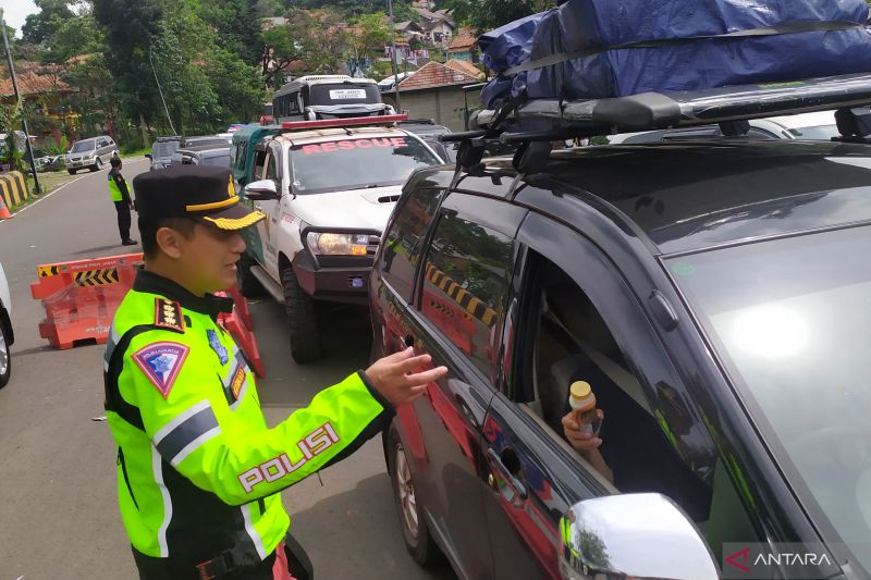 Polisi alihkan arus lalu lintas di Nagreg pada H+1 Lebaran