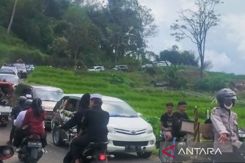Sejak Rabu pagi, volume kendaraan meningkat di jalur selatan Cianjur akibatkan macet