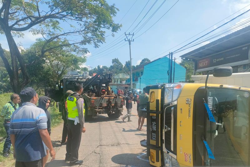 Dua mobil bertabrakan di ruas jalur balik Sukabumi-Cianjur