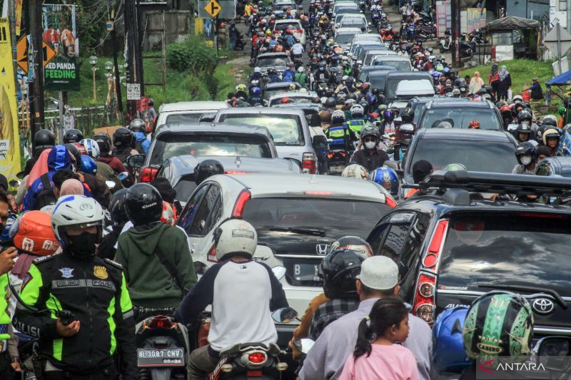 Jumlah mobil yang datangi kawasan Puncak Bogor mulai menurun