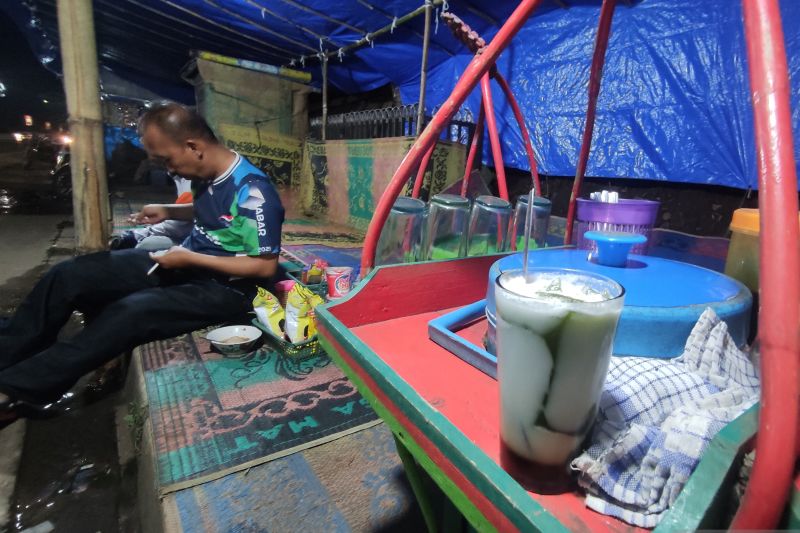 Pedagang es cincau raup penjualan jutaan rupiah selama mudik Lebaran