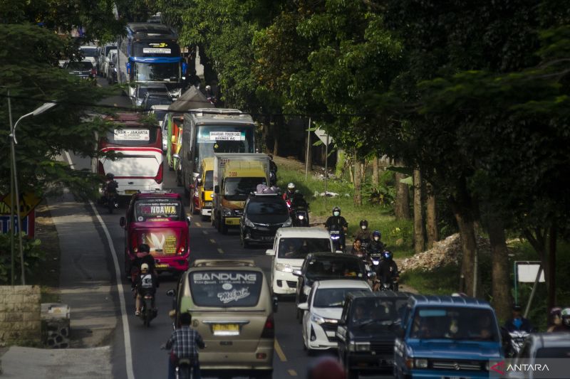 Berbagai Cara Antisipasi Puncak Arus Balik Lebaran 2022 - ANTARA News ...