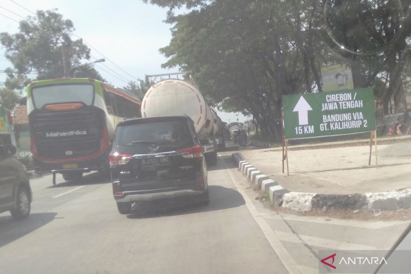 Gerbang tol di Karawang ditutup karena penerapan 'one way' di jalan tol