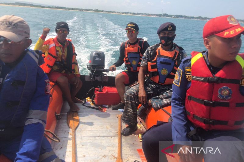 Tim SAR terus cari wisatawan yang hilang di Pantai Sayang Heulang Garut