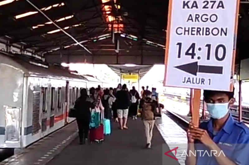 KAI catat 8.000 lebih penumpang tinggalkan Cirebon pada Sabtu