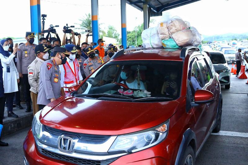 Kapolda Lampung dampingi Kapolri tinjau arus balik di Pelabuhan Bakauheni