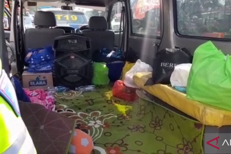 Polisi tangkap 2 ambulans bawa penumpang yang terobos jalur Puncak