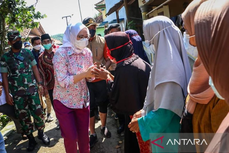 Bupati Purwakarta pastikan longsor tidak menimbulkan korban jiwa