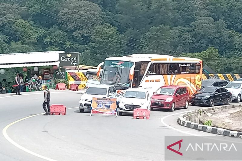 Jalur utama Cianjur pada Minggu ramai lancar