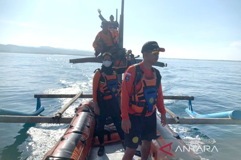 Pencarian seorang wisatawan hilang diperluas pakai perahu nelayan di Garut