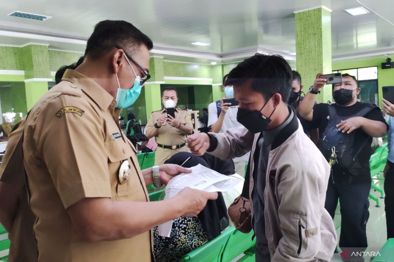 Warga Bogor keluhkan masa tunggu dua tahun urus KTP saat sidak Plt Bupati
