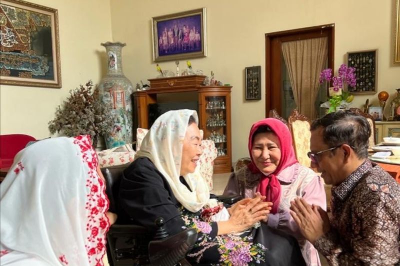 Mahfud MD bersilaturahmi ke rumah Ibu Sinta Abdurrahman Wahid