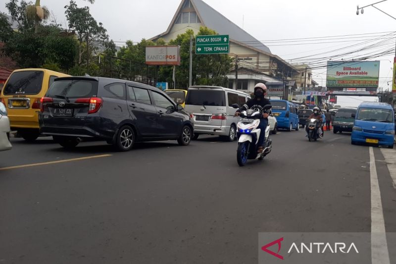 Arus kendaraan di jalur utama Cianjur mulai sepi