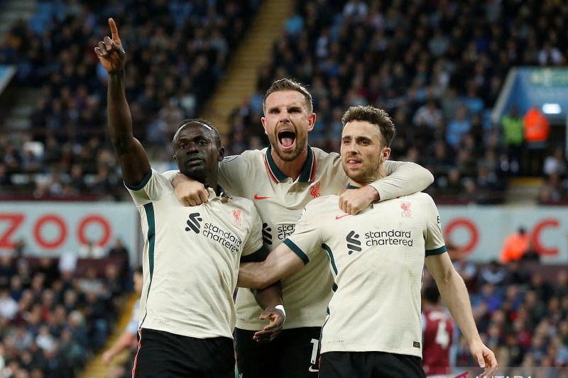 Liverpool terus tempel City usai menang 2-1 atas Aston Villa
