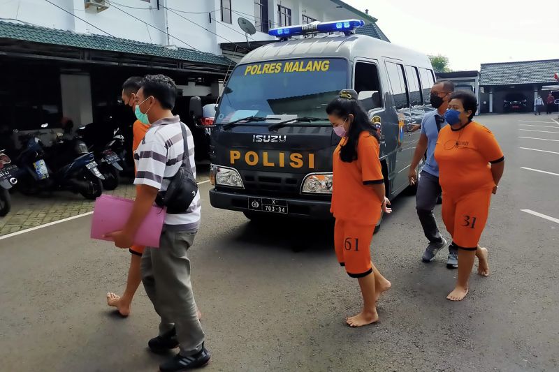 Polisi Serahkan Tiga Tersangka Jaksa Gadungan Ke Kejaksaan Antara News Kalimantan Tengah