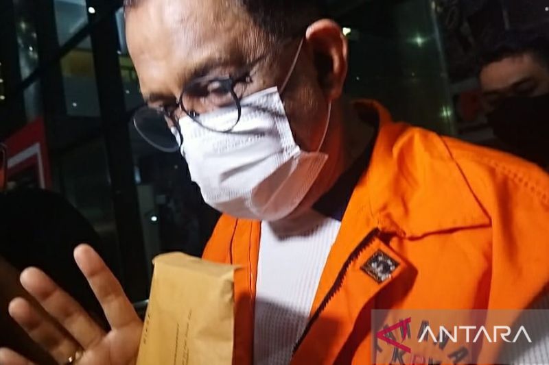 KPK sebut Wali Kota Ambon sempat jalan-jalan di mal meski mengaku sakit