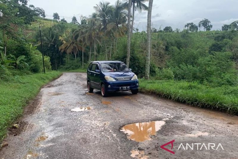 Pemkab Cianjur fokuskan perbaikan infrastruktur jalan menuju tempat wisata