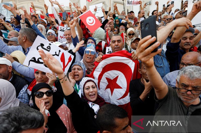 Kepolisian Tunisia bentrok dengan demonstran