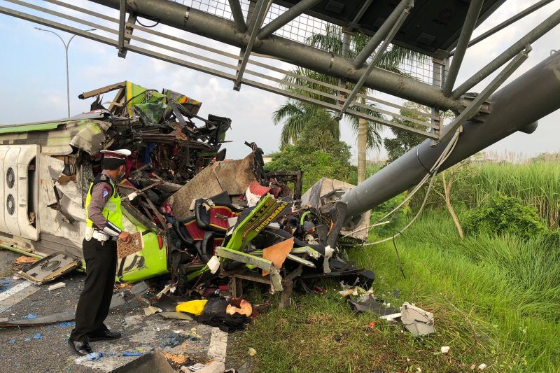 Ini penyebab kecelakaan bus yang berakibat 13 orang tewas