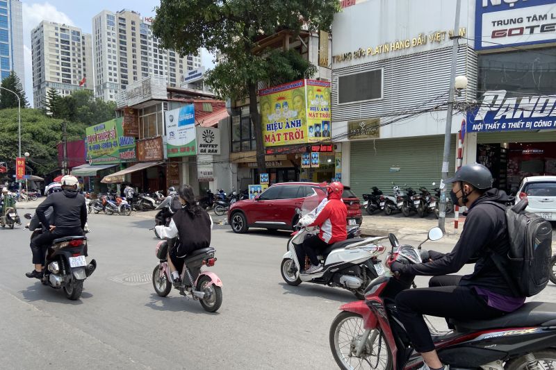 Uniknya helm catok ala Vietnam