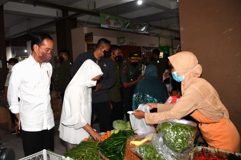 Presiden Jokowi cek langsung harga minyak goreng di Pasar Muntilan