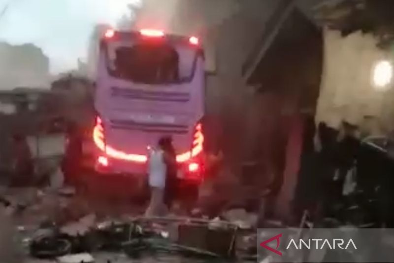 Tiga tewas akibat kecelakaan bus tabrak rumah di Ciamis