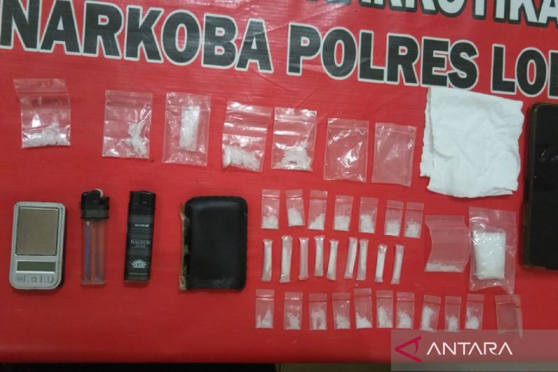 Polisi menyita 23,81 gram sabu-sabu dari tiga terduga pengedar di Lombok