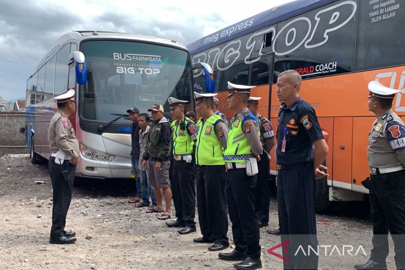 Kelayakan bus di Garut diperiksa antisipasi kecelakaan lalu lintas